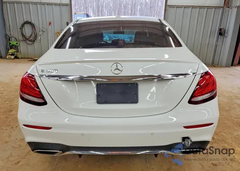 2017 Mercedes-Benz E 300 z USA, uszkodzony, nr VIN WDDZF4JB3HA108119